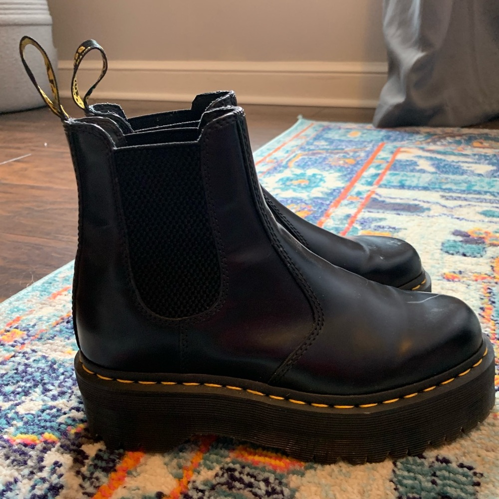 Platform doc martens pull on